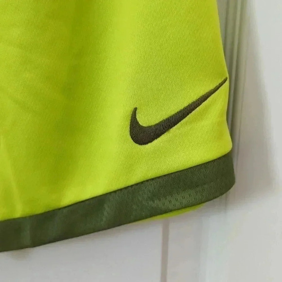 NIKE boys DRI-fit trophy printed training shorts - Picture 7 of 10